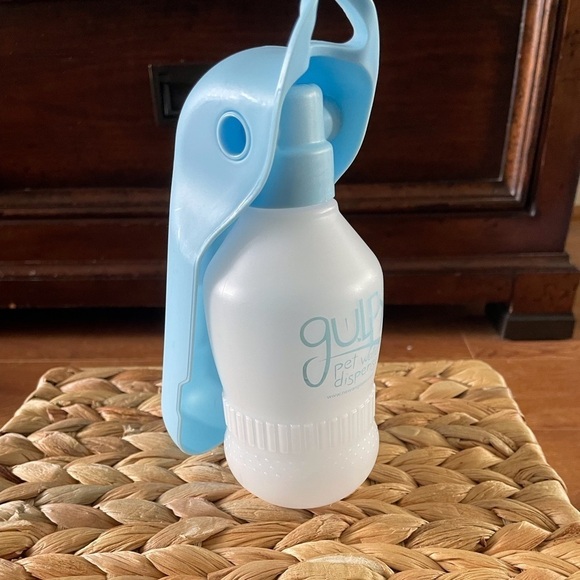 Gulpy pet travel water dispenser - Picture 3 of 3